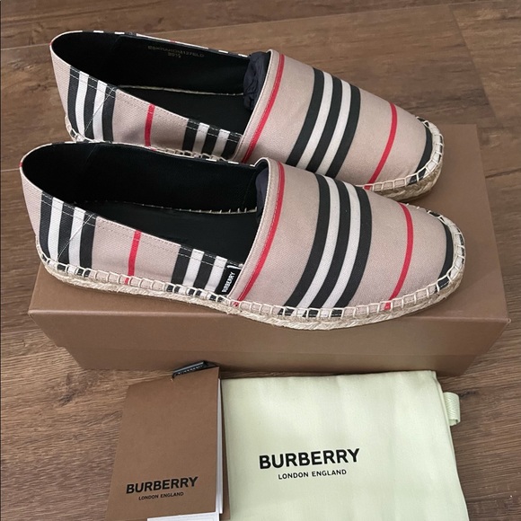 BURBERRY-AUTHENTIC NWT Canvas Espadrilles Nova che - Picture 1 of 15